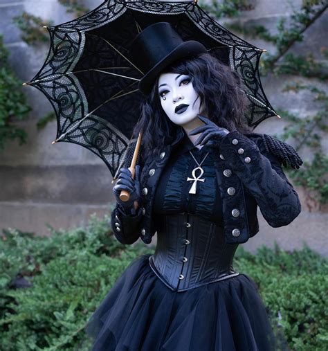 Death Cosplay From The Sandman - Media Chomp