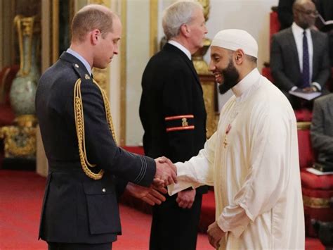 Imam Of Londons Biggest Mosques Awarded Obe For Protecting Finsbury