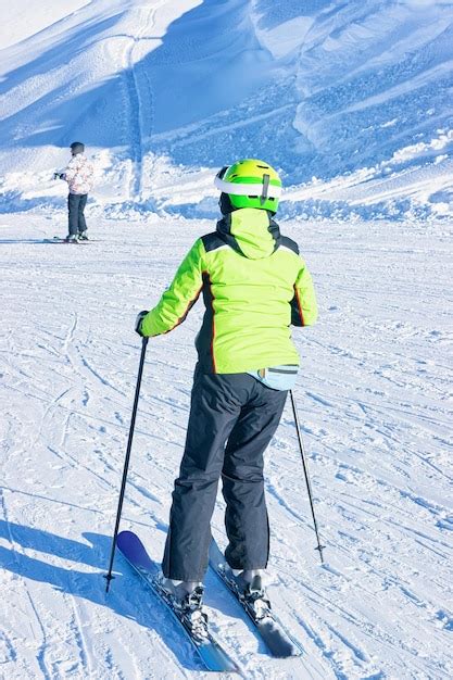 Premium Photo Woman Skier Skiing At Hintertux Glacier In Tyrol In