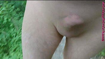 Caminar en pantimedias en la montaña del bosque XVIDEOS