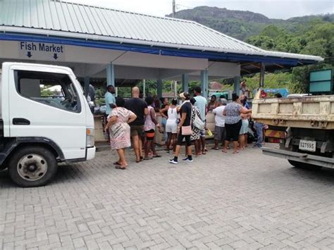 Explosion in Seychelles: Residents of Cascade board up their damaged ...