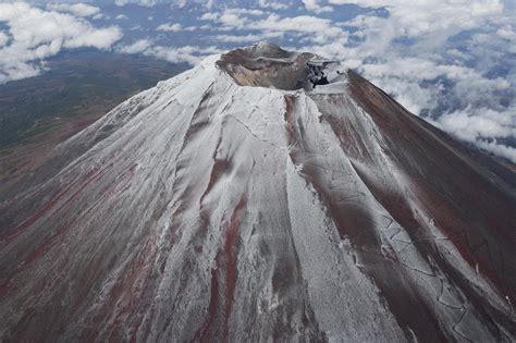 Monte Fuji registra primeira neve da temporada após atraso recorde