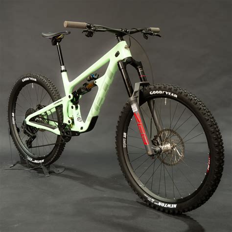 YETI SB160 T SERIES SRAM X0 TRANSMISSION AXS ROCKSHOX ULT LARGE