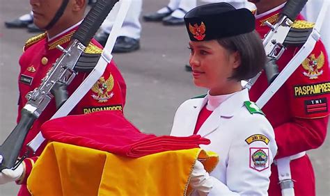 Ini Paskibraka Pembawa Baki Dan Pengibar Bendera Di Upacara Hut Ke Ri