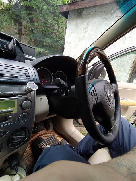 Покраска кожуха руля в черный — Mazda Demio (2G), 1,3 л, 2003 года ...