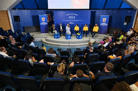 Na Ionala Feminin De Fotbal A Rom Niei Lanseaz Campania Modele De