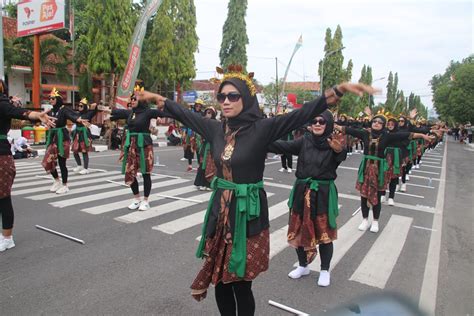 Ribuan Pendidik Paud Tampilkan Tari Kolosal Di Jalan Pemuda Blora