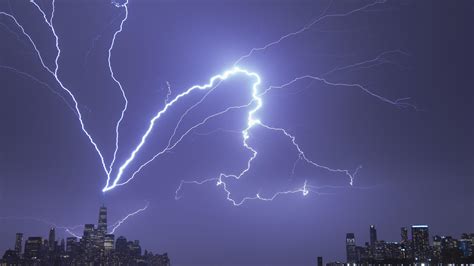 Video Of Massive Lightning Strike On One World Trade Center Is Incredible