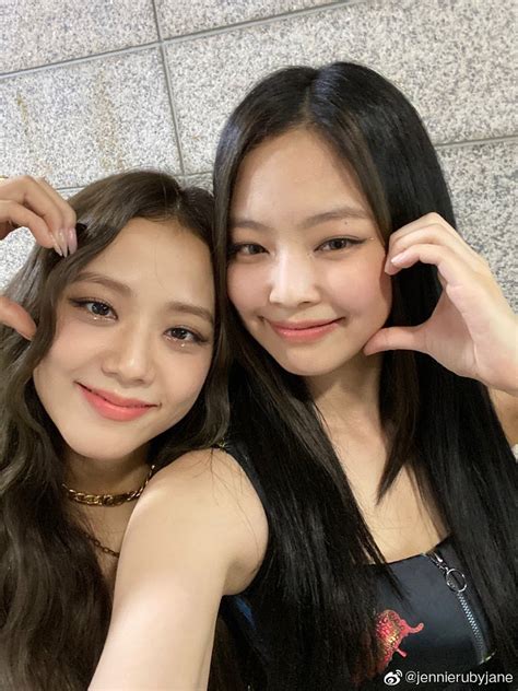 BLACKPINK's Jennie Showed Protective Side By Shielding Jisoo From Being ...