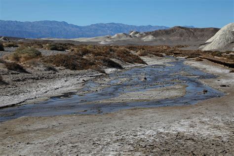 Huge Lake Appears In Death Valley One Of The Hottest Driest Places On