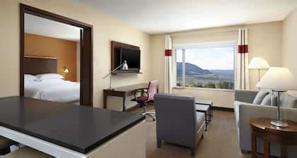 Book the Best Kelowna Hotels with FREE AIRPORT SHUTTLE from CA $143 ...