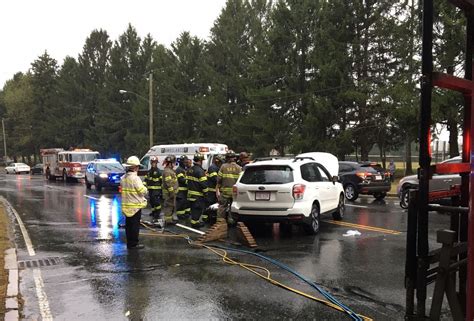 2 Vehicle Crash On Roosevelt Avenue In Springfield Sends 2 To Hospital