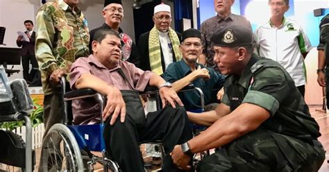 Terharu Terima Bantuan Kerusi Roda Harian Metro