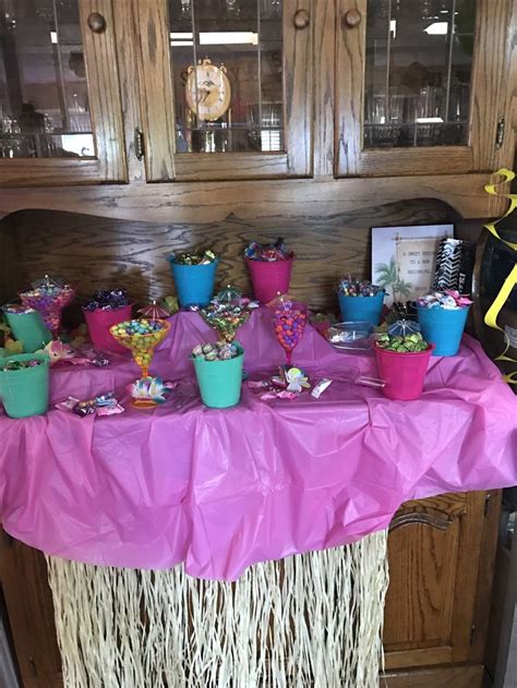 Pin by Danielle Byrd on Kelsey's Luau Graduation Party | Graduation ...