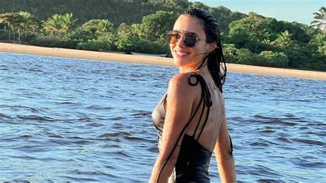 Bruna Biancardi Exaltada Ap S Exibir Clique Na Piscina Muito Linda