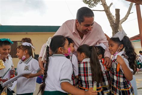 Supervisa Chema Morales Entrega De Material En Primaria Lic Miguel