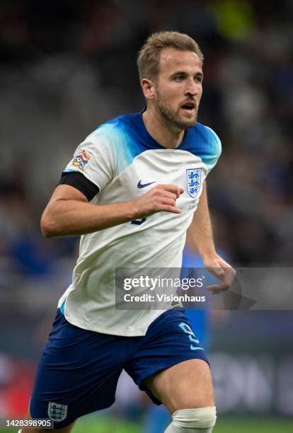 Harry Kane England Captain Photos and Premium High Res Pictures - Getty ...