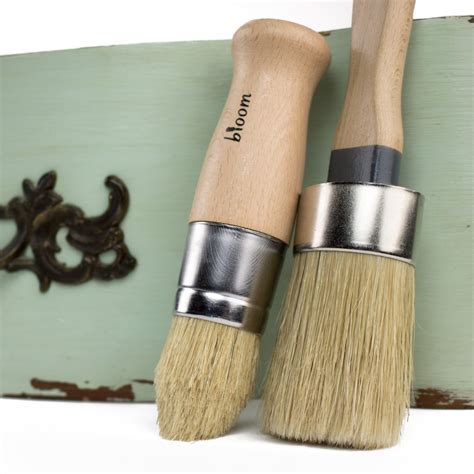 Chalk Paint Brush Set With Oval Shaped Brush And Pointed Wax