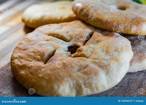 Lobiani Pan Plano Tradicional Georgiano Con Frijoles Rojos Relleno