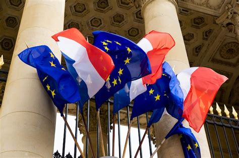 Conjunto de banderas de la unión europea y francia Foto Premium