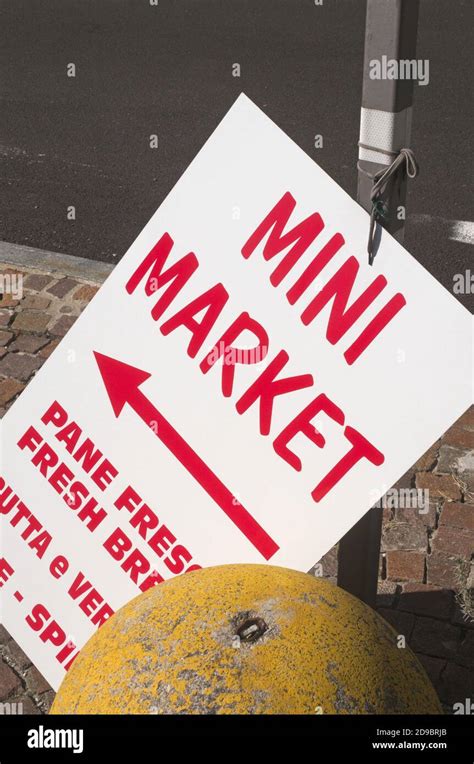 Mini Market Sign Hi Res Stock Photography And Images Alamy