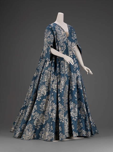 Fashion And Costume History Historical Dresses 18th Century Fashion