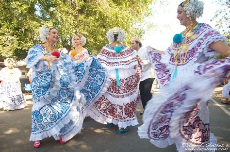 Baile Y Canto Bailando Tamborito Con Pollera Desfile De L Flickr