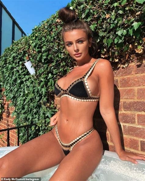 New Hot Sexy Mary Kate McDevitt Bikini Pics