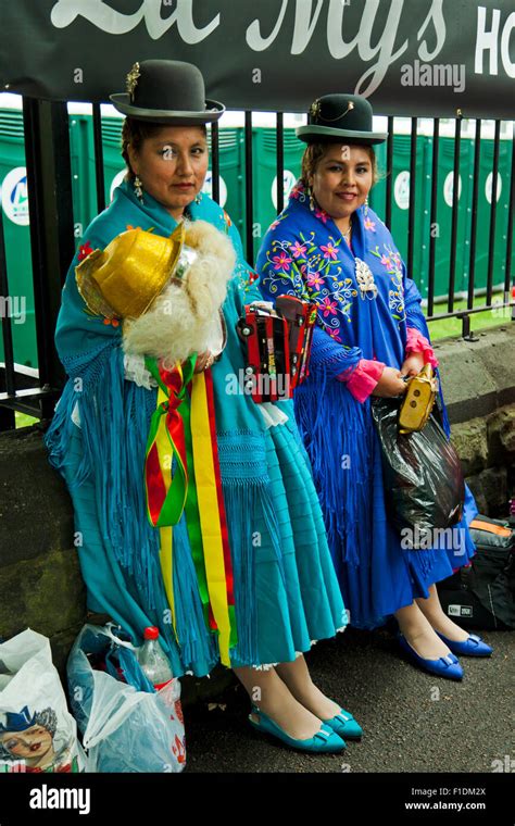 Women traditional bolivian dress dancing hi-res stock photography and ...