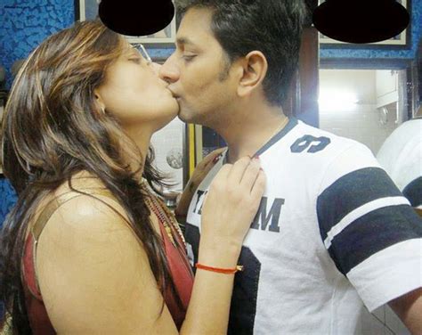 Desi Girls In Saree Desi Couple Hot Kissing