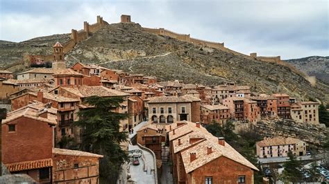 Los españoles se quejan del éxodo rural y el caos sanitario al ruido y