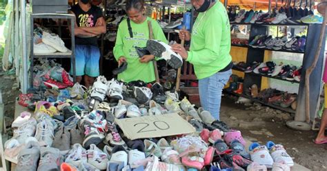 Bargain Shoes Photos Philippine News Agency