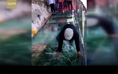 Fake Cracking Glass Skywalk In China Is A Terrible Prank Slashgear