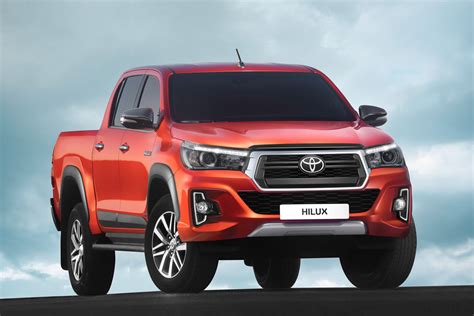 TOYOTA Le Hilux Devient Invincible FARM Connexion