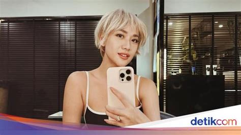 Foto Bcl Tampil Awet Muda Dengan Rambut Bixie Yang Jadi Tren Haircut 2025