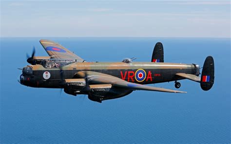 Canada's last-flying Lancaster bomber gets a makeover | CBC News