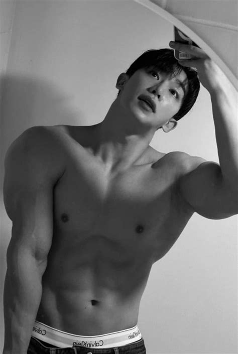 Pin By Reisi On Wonho Wonho Abs Hot Korean Guys Shirtless Hunks