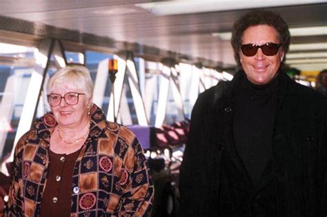 Tom Jones Wife Melinda Woodward Dies Of Cancer Daily Star