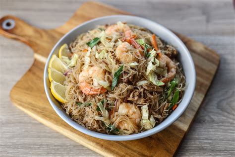 Filipino Pancit Bihon