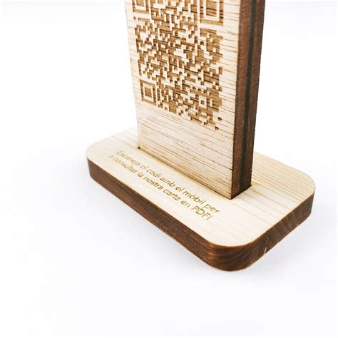 Qr Totem Madera Cosastudio