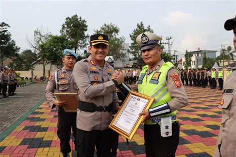 Kapolres Tasikmalaya Kota AKBP SY Zainal Abidin Pimpin Upacara