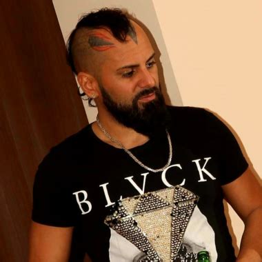 Schmutzige blonde Hausfrau fickt beide Löcher xHamster