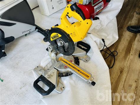 Kap o Girsåg - DeWalt DWS 774 | Blinto auktioner