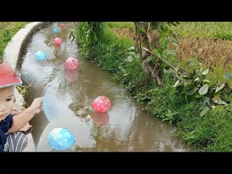 Hanyutkan Ballon Warna Warni Di Sungai Bersama Anak Anak Balon Popping