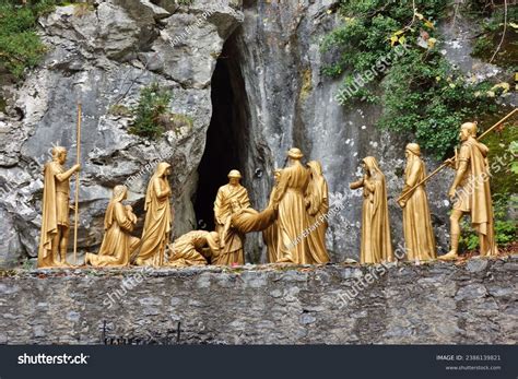 thousand grotto lourdes france royalty  images stock