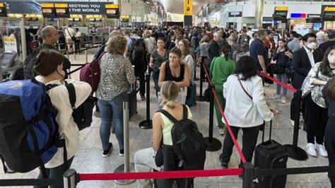 London S Heathrow Airport Caps Daily Passenger Numbers