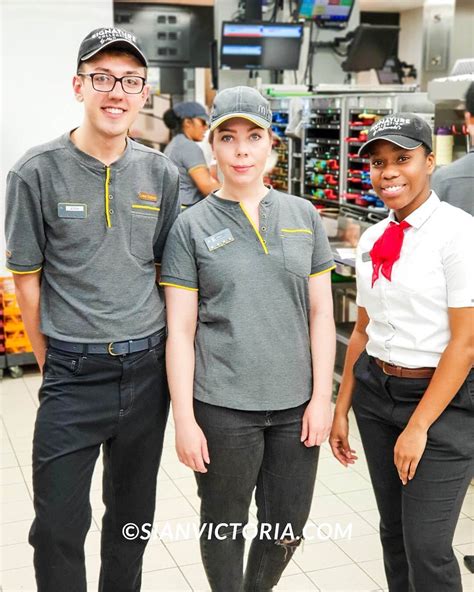 What does your uniform look like? : r/McDonaldsEmployees