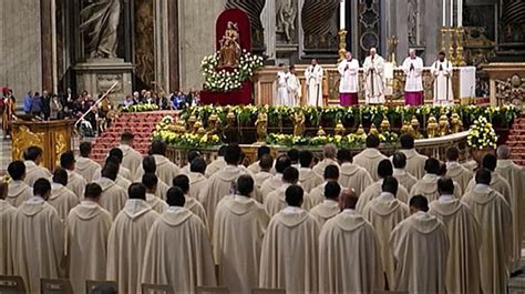 Video El 80 de los sacerdotes del Vaticano son gays según el libro