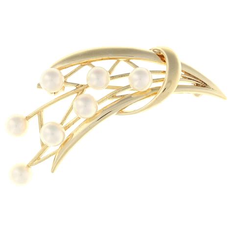 K Mikimoto Broche En Or Jaune Carats Avec Perles De Culture Akoya