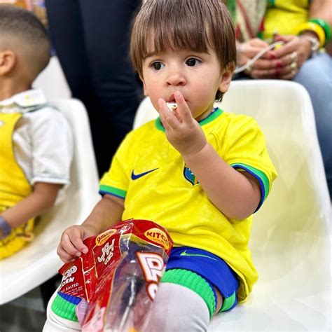 Filhos De Jogadores Da Sele O Brasileira V O Ao Est Dio E Roubam A Cena